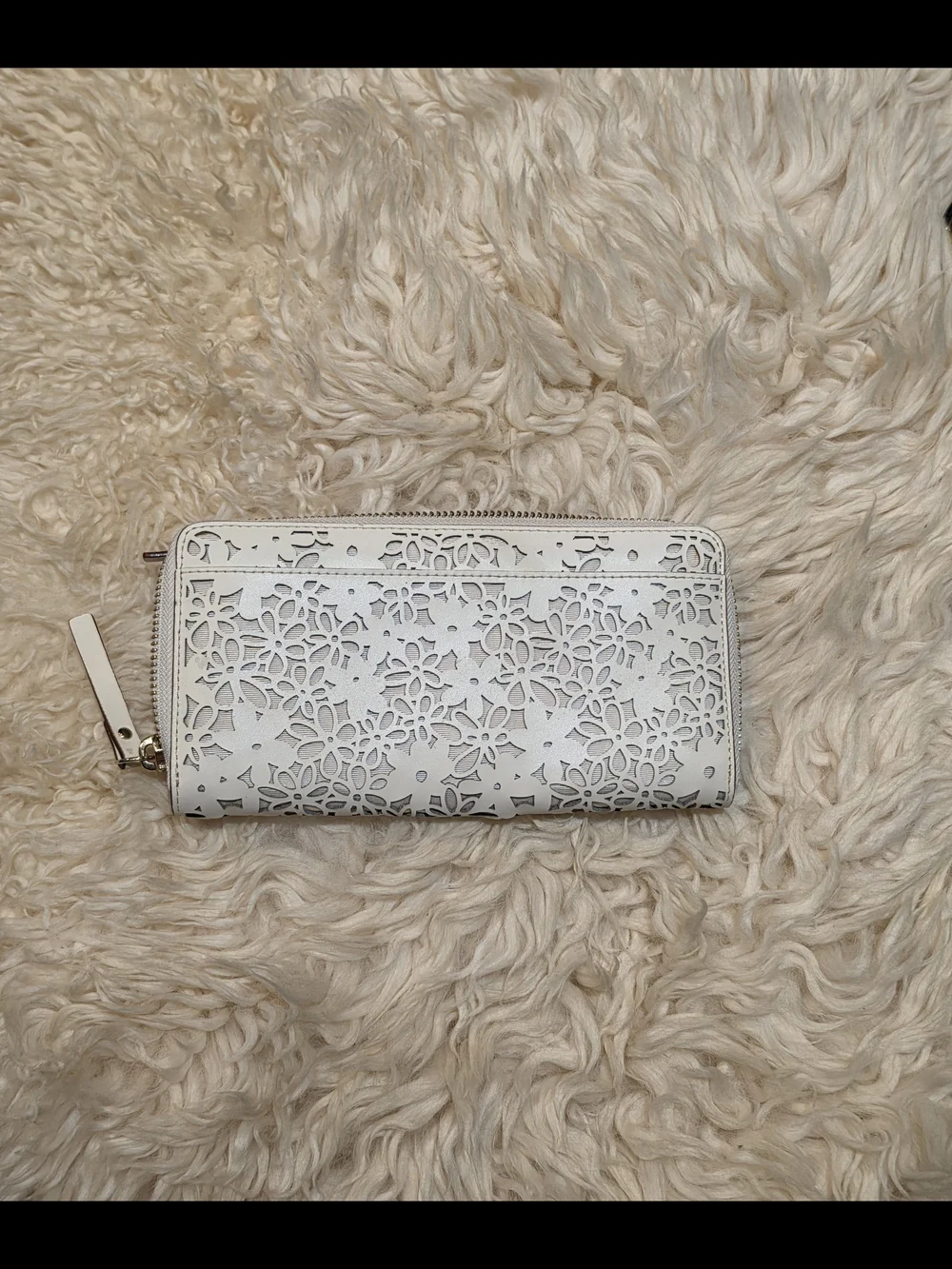 RARE Kate Spade White Laser-Cut Floral Zip Wallet